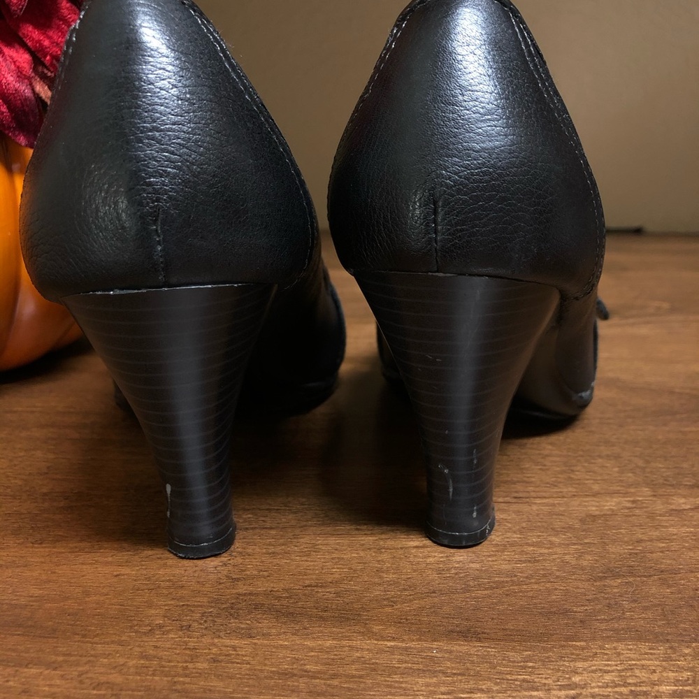 Shoes - Picture 4 of 8